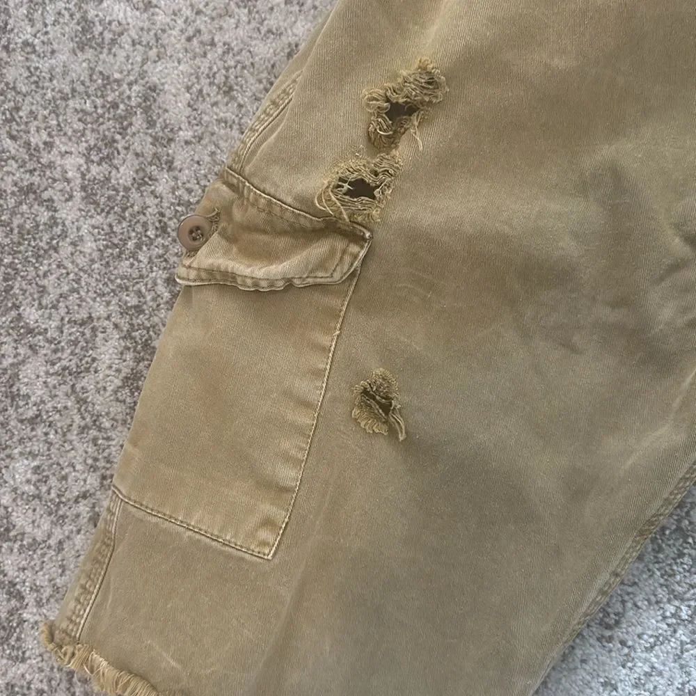Evolution in Design Men’s Distressed Cargo Shorts 38 - Picture 3 of 7